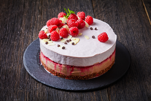 Vacherin rouge et blanc avec des fraises